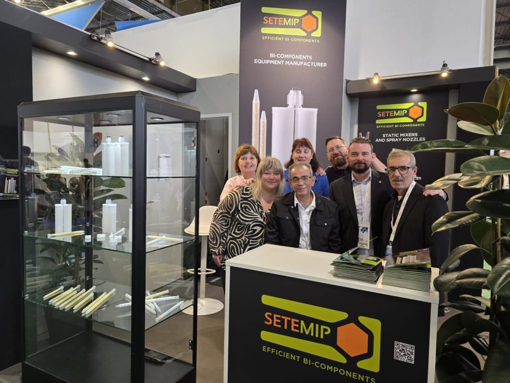 L'équipe technique et commerciale réunie sur le stand